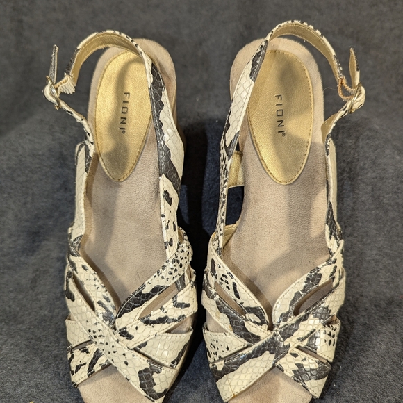 FIONI Clothing Black and Cream Wedge Sandals - Picture 8 of 8